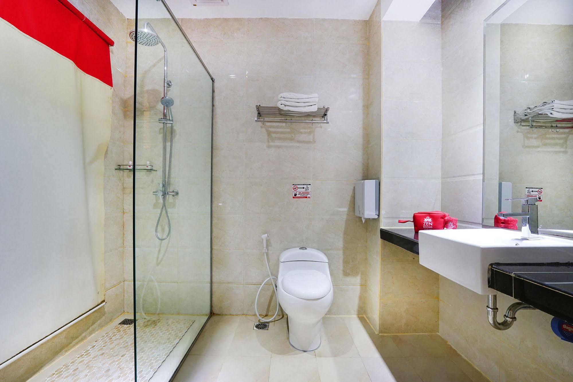 Zen Rooms Near Bcs Mall Penuin Batam المظهر الخارجي الصورة